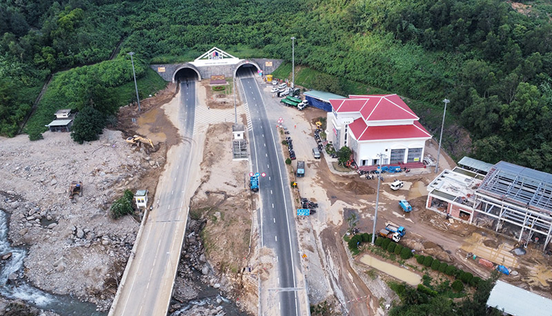 Hải Vân đêm trắng - CÔNG TY CỔ PHẦN ĐẦU TƯ HẠ TẦNG GIAO THÔNG ĐÈO CẢ