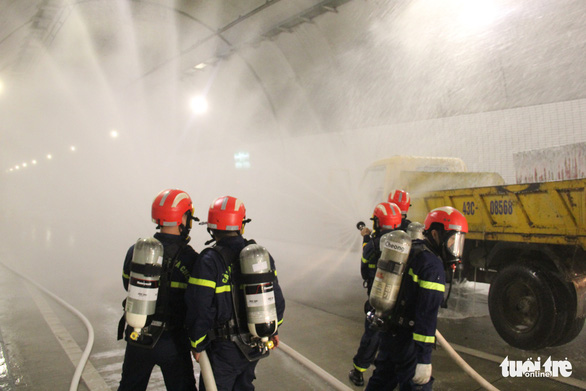 Training firefighting in Hai Van 2 tunnel before open to traffic