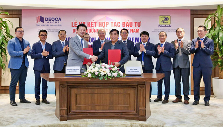 Signing cooperation agreement on investment in the Laos-Vietnam Railway Project