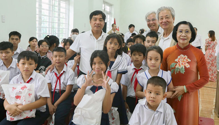 Trở lại Trung tâm Nuôi dạy trẻ khuyết tật Võ Hồng Sơn