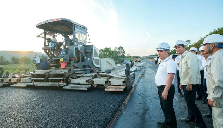 Thông nhánh bên phải của hầm dài nhất cao tốc Bắc – Nam, đoạn Quảng Ngãi – Hoài Nhơn