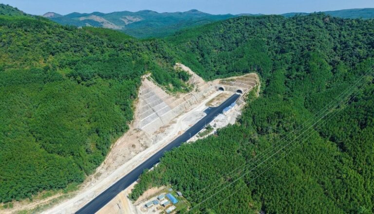 Người Đèo Cả trên những công trường “không nghỉ”
