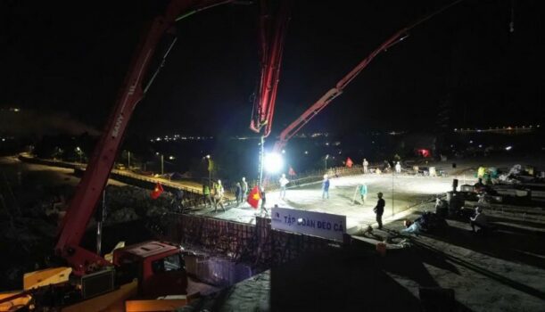Dự án Đường ven biển nối cảng Liên Chiểu:  Hoàn thành đổ bê tông nhịp dầm bản rỗng cuối cùng